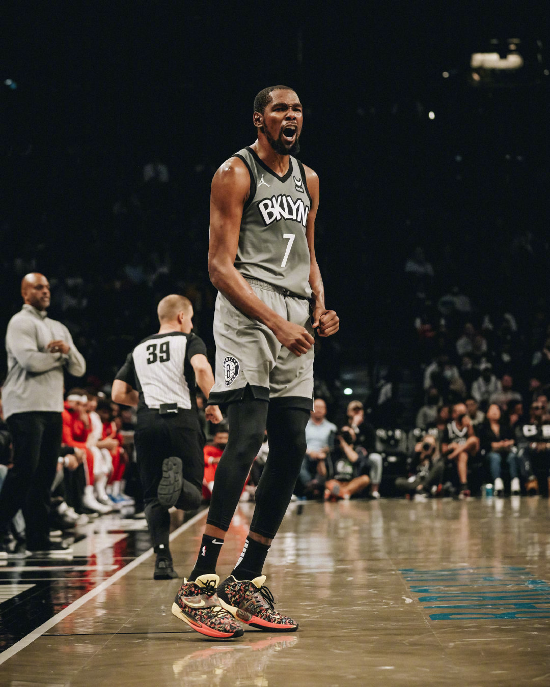 开云体育官方-篮网横扫独行侠，杜兰特再度爆发得分狂潮