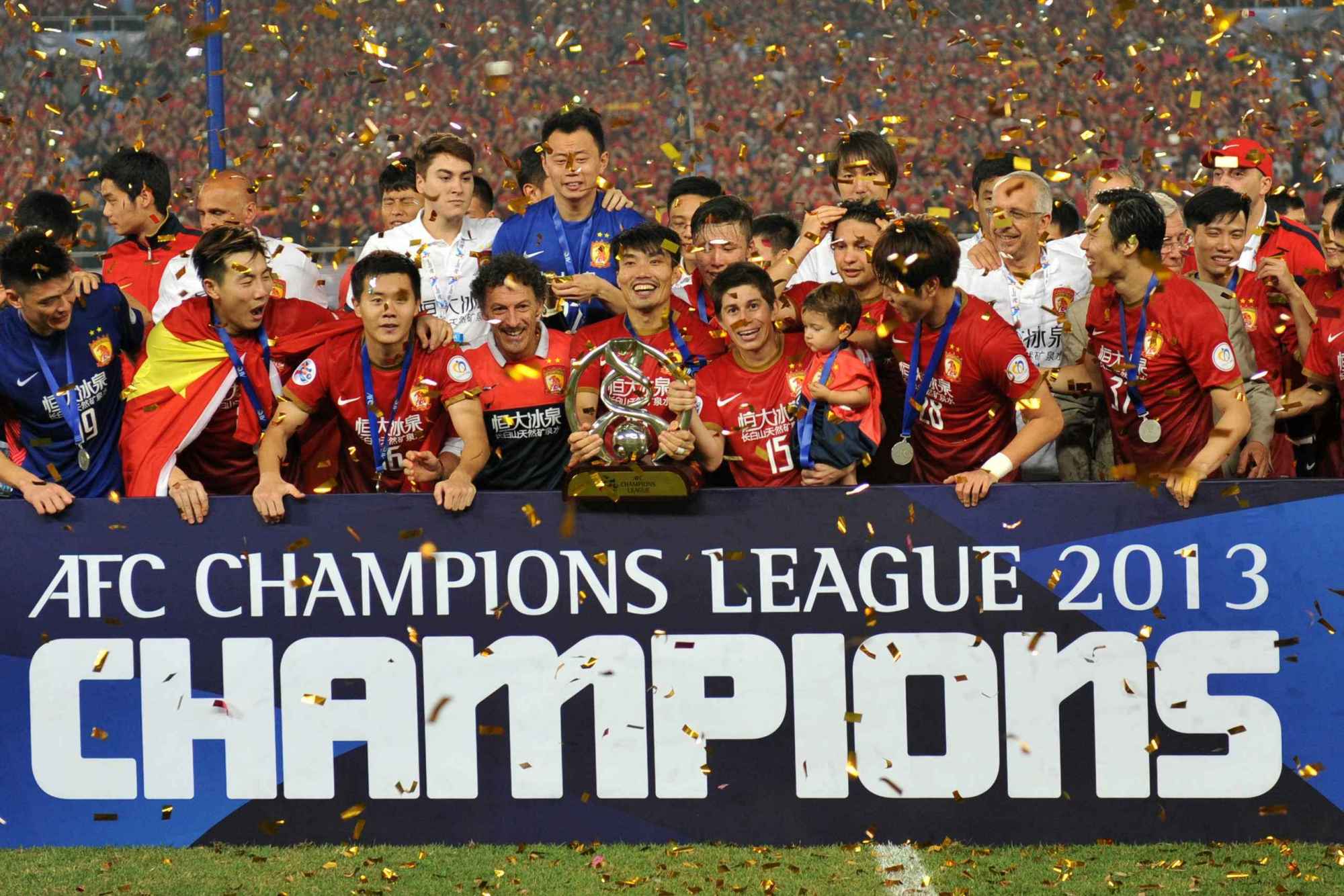 广州恒大集结备战亚冠淘汰赛，冲击冠军荣誉的简单介绍