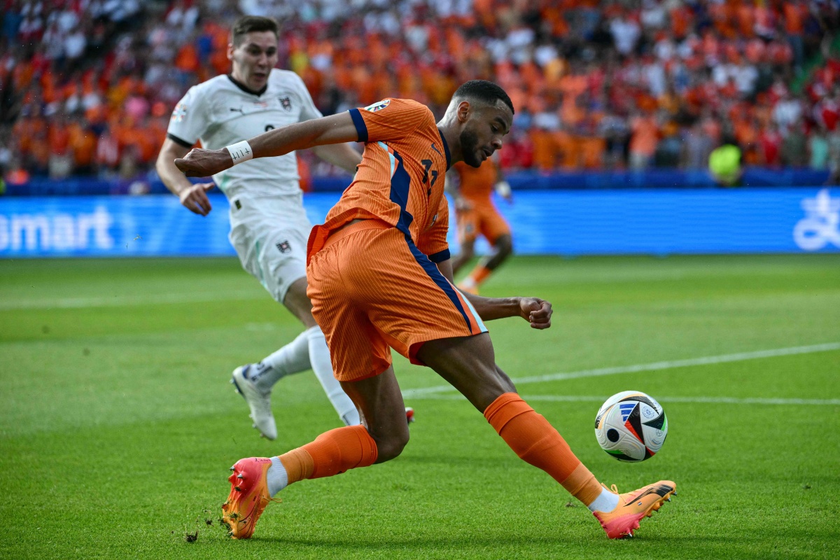 荷兰队士气高涨，备战欧洲杯预选赛积极训练的简单介绍